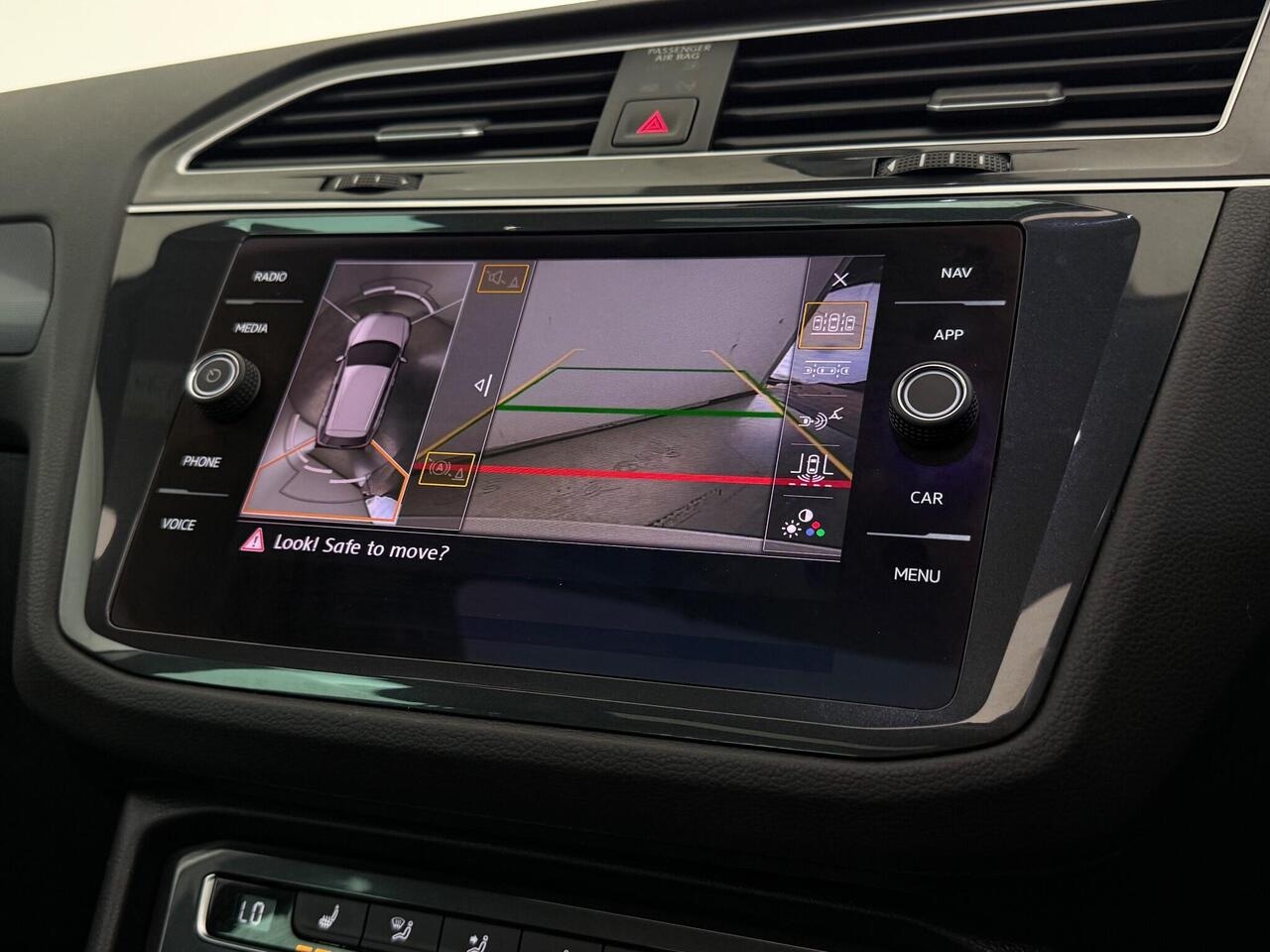 Volkswagen Tiguan thumbnail Infotainment System