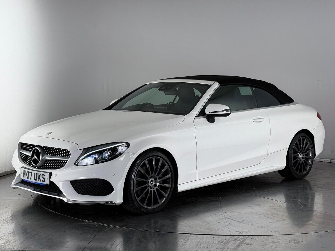 Mercedes-Benz C Class thumbnail Front Left