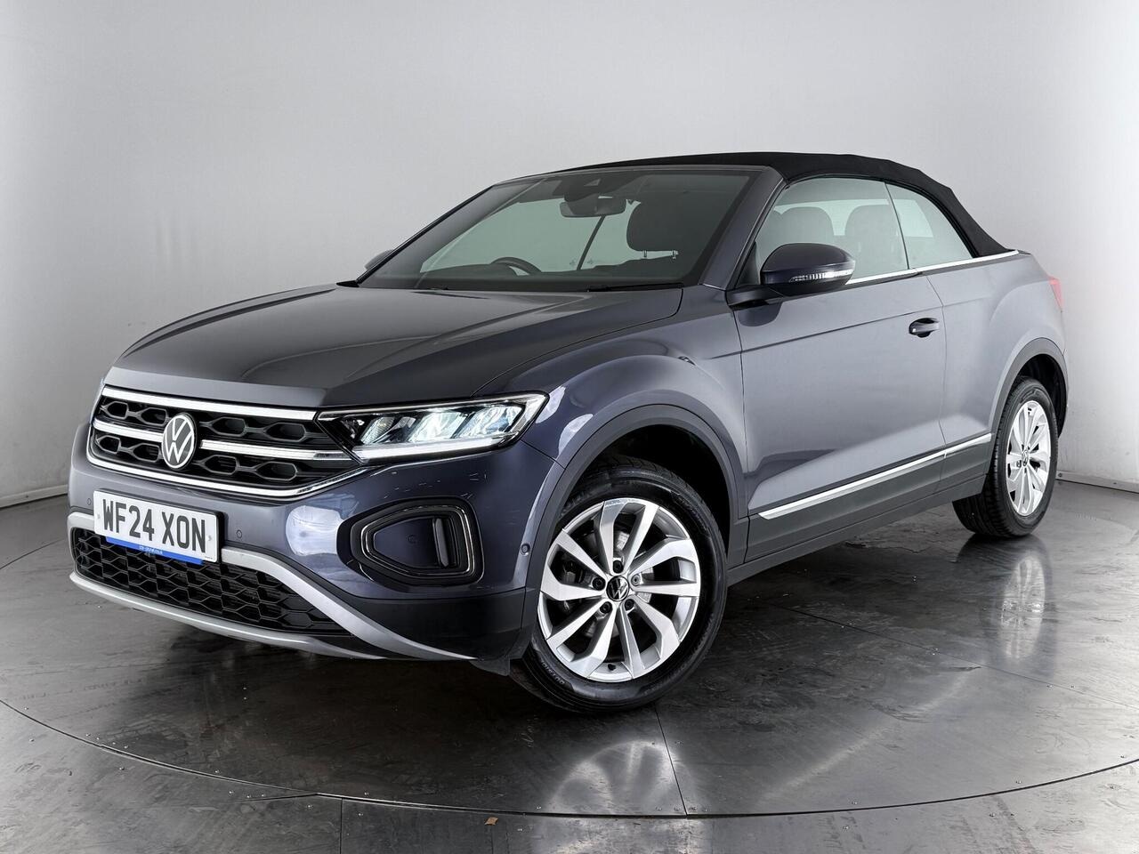 Volkswagen T-Roc thumbnail Front Left