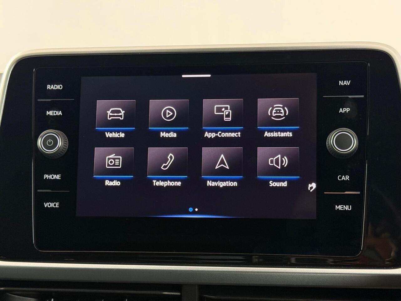 Volkswagen T-Roc thumbnail Infotainment System