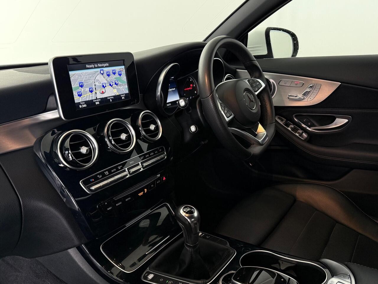 Mercedes-Benz C Class thumbnail Interior Front