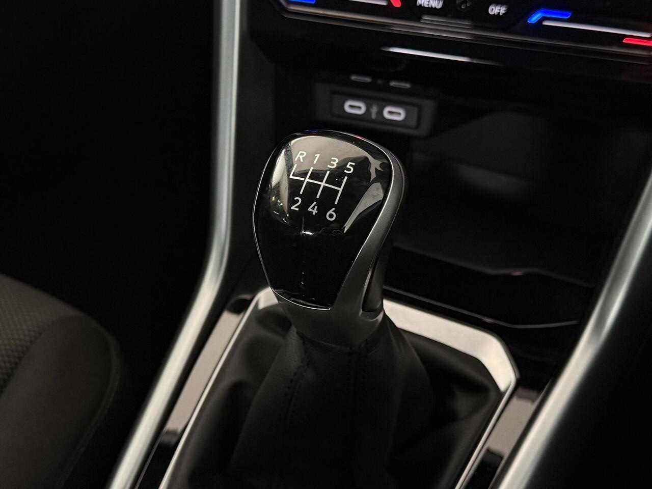 Volkswagen T-Roc thumbnail Interior Front