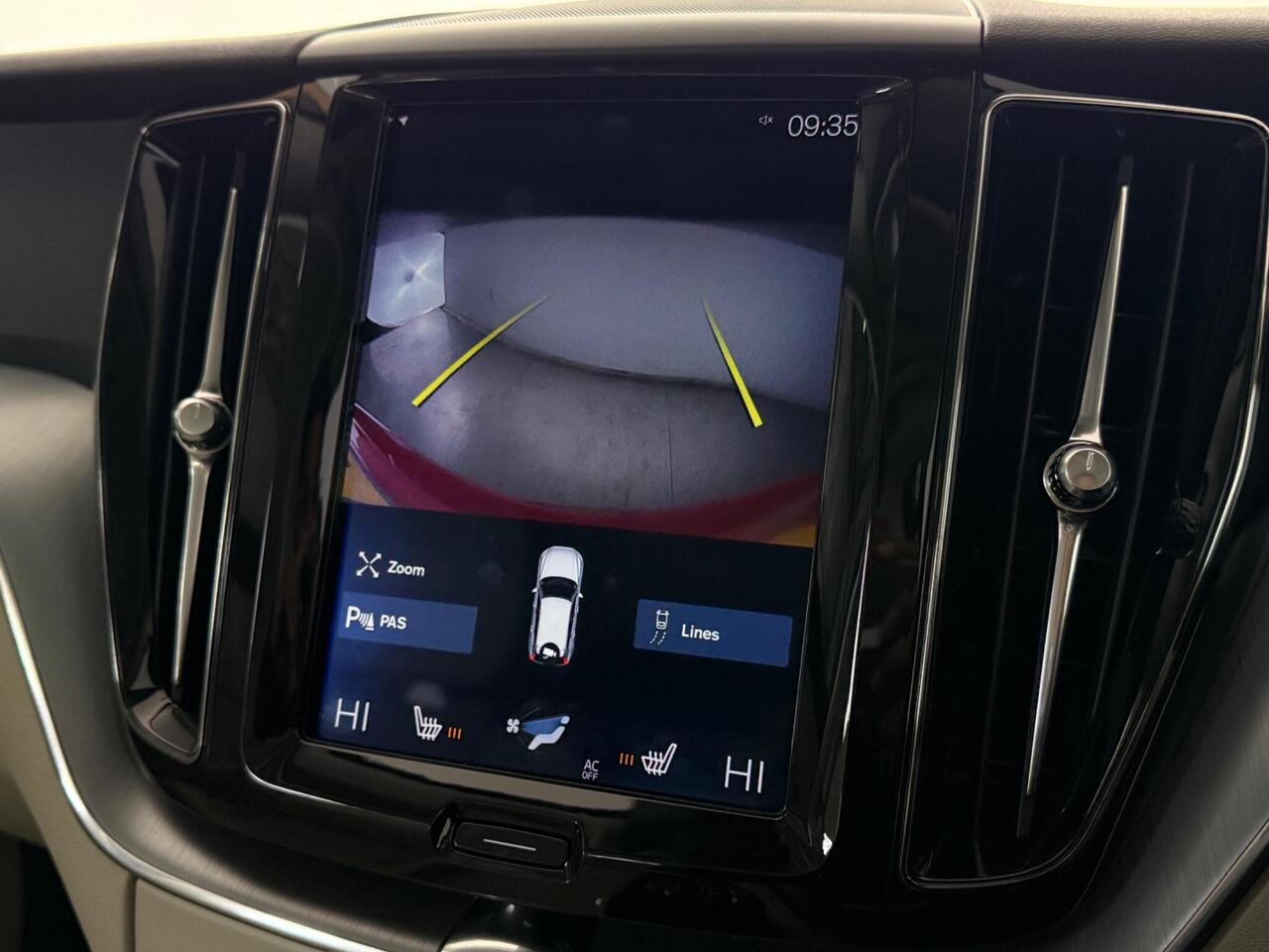 Volvo XC60 thumbnail Infotainment System
