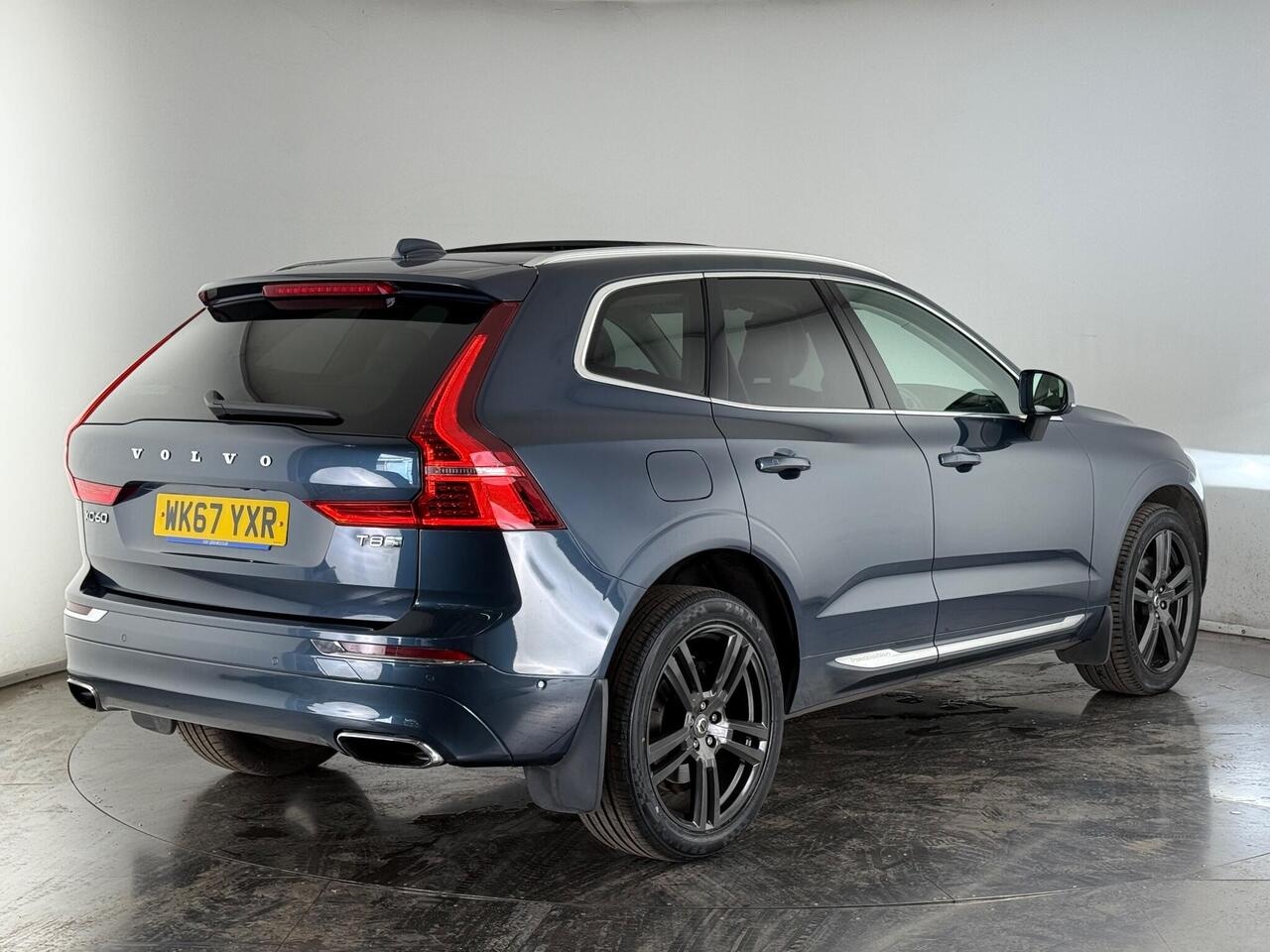 Volvo XC60 thumbnail Rear Right