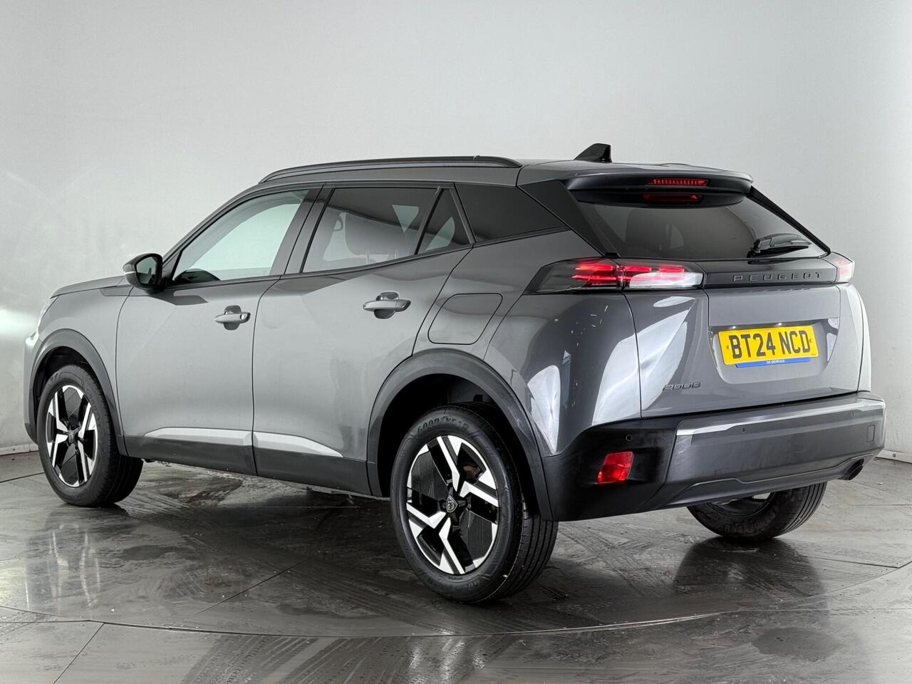 Peugeot 2008 thumbnail Rear Left