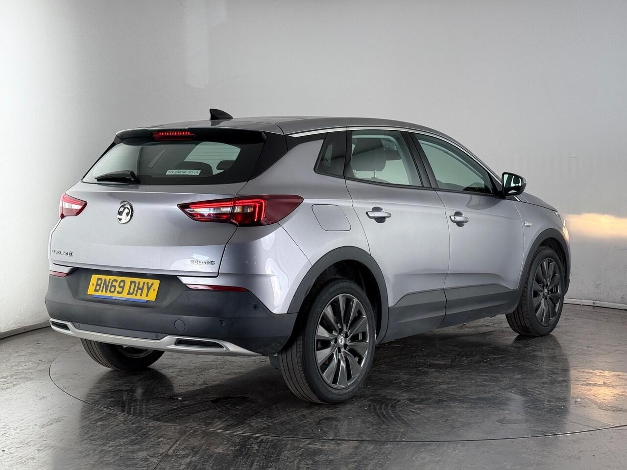 Vauxhall Grandland X thumbnail Rear Right