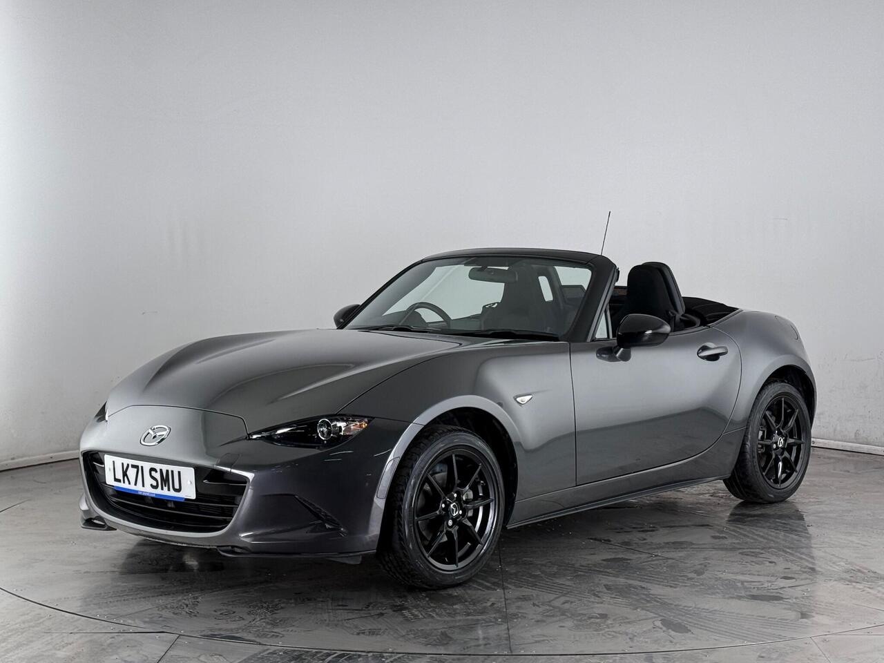 Mazda MX-5 thumbnail Front Left