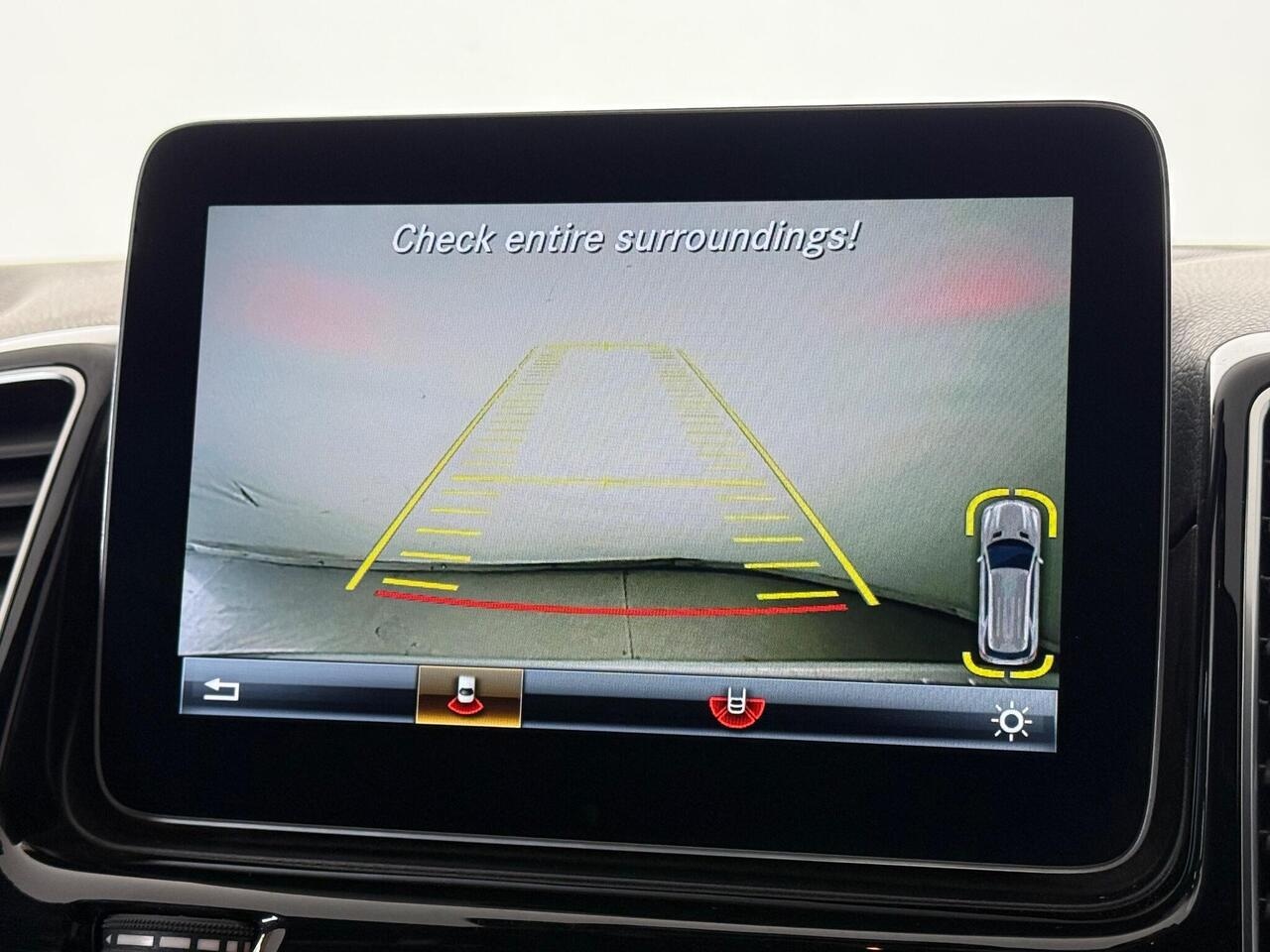 Mercedes-Benz GLE thumbnail Infotainment System