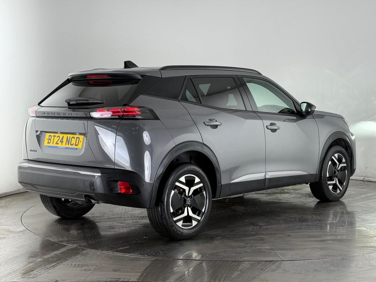 Peugeot 2008 thumbnail Rear Right