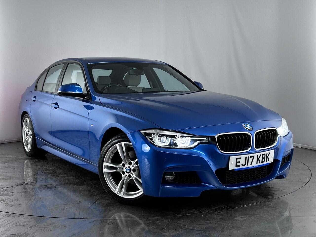BMW 3 Series thumbnail Front Right