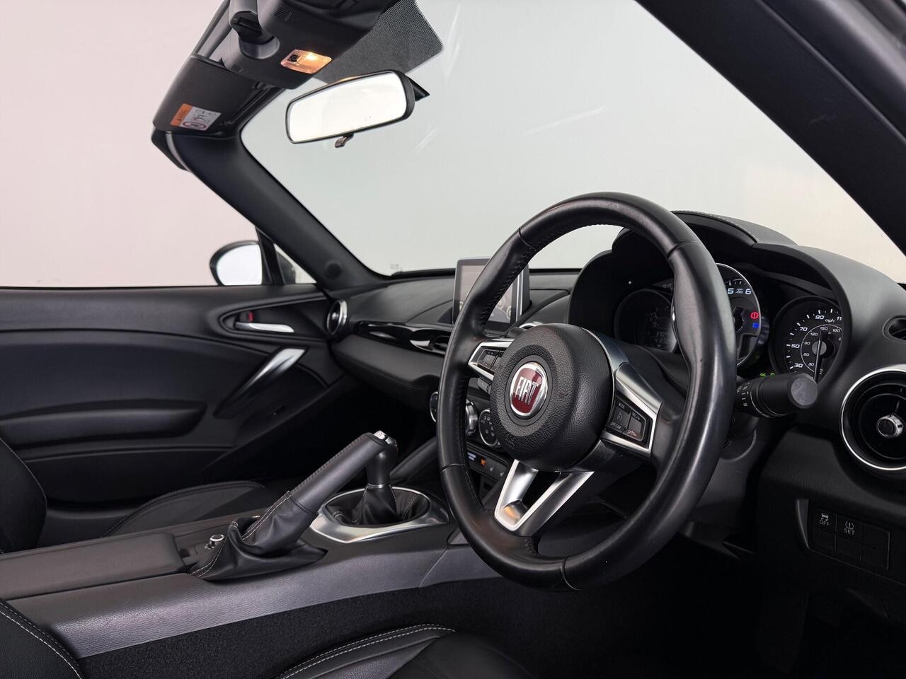 Fiat 124 Spider thumbnail Interior Front