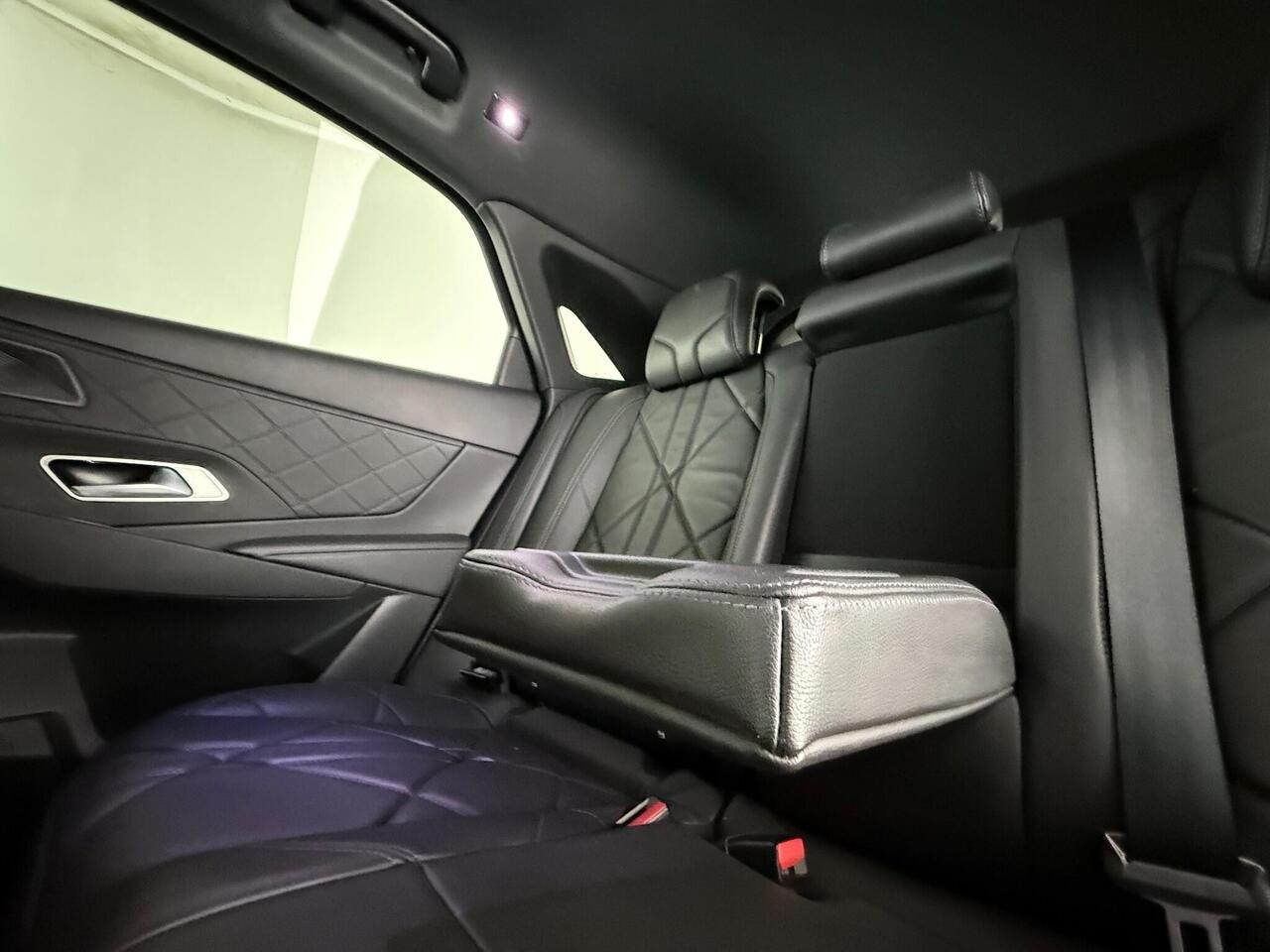 DS AUTOMOBILES DS 7 CROSSBACK thumbnail Seats Rear