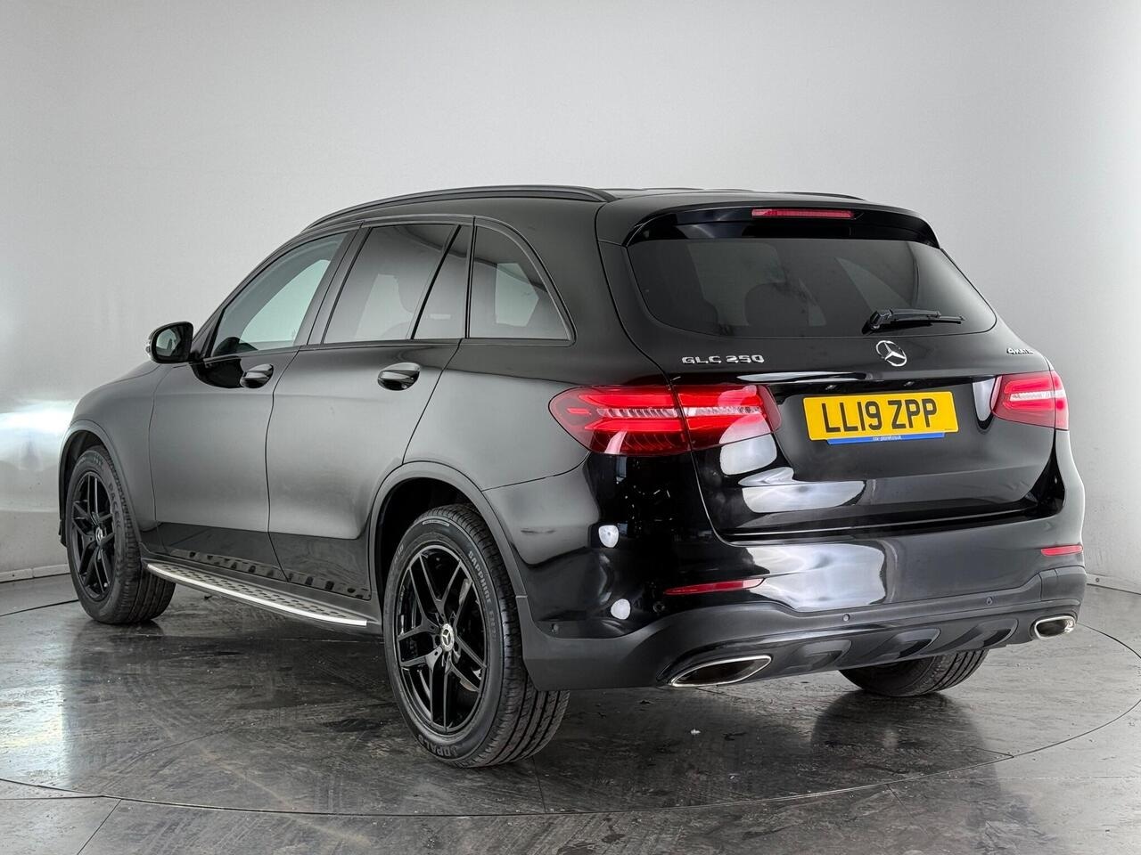 Mercedes-Benz GLC thumbnail Rear Left