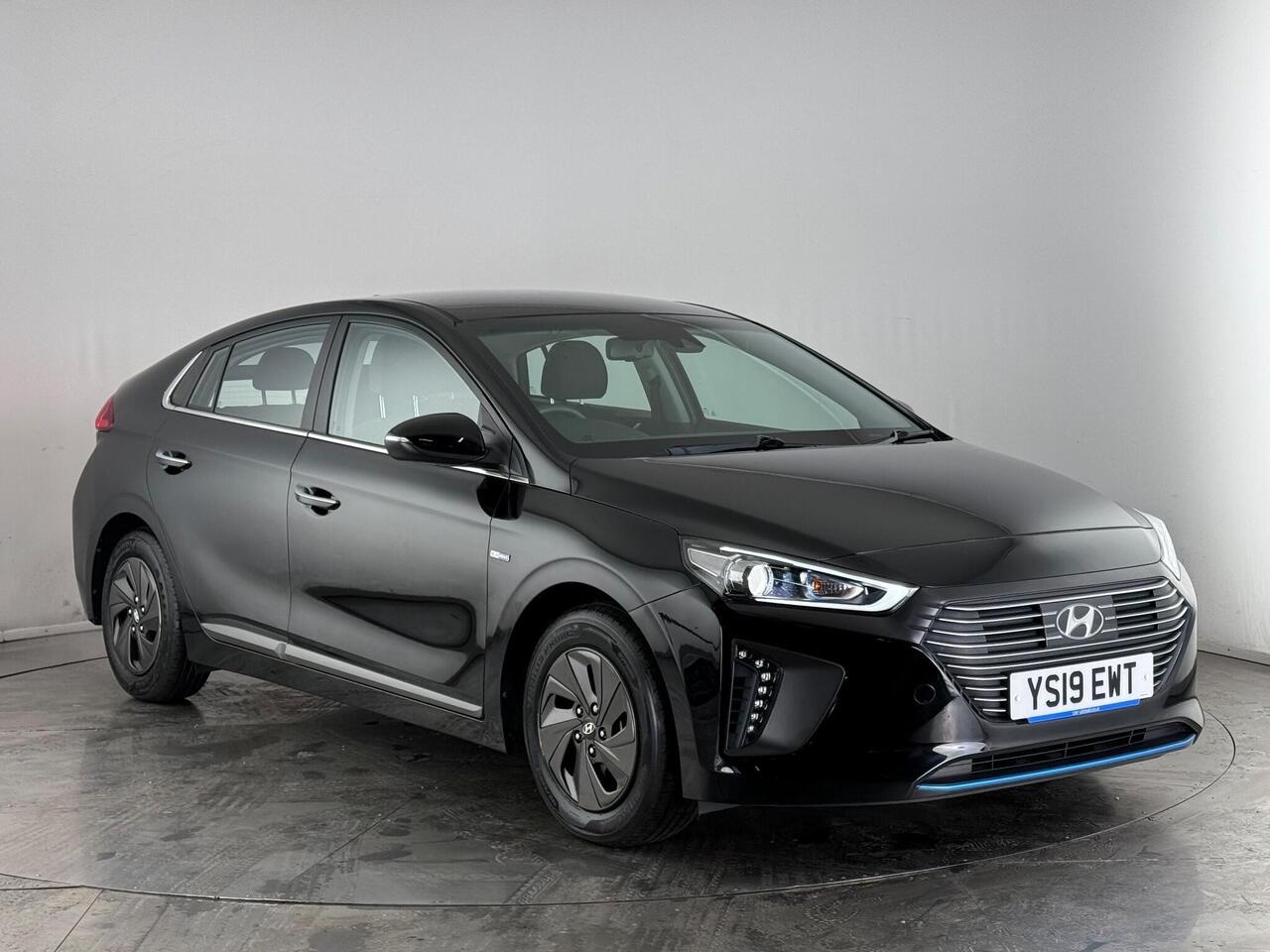 Hyundai IONIQ thumbnail Front Right