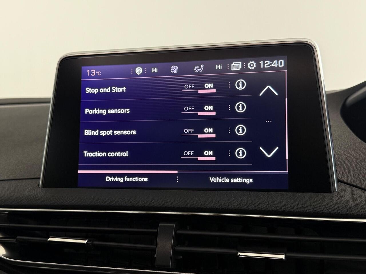 Peugeot 5008 thumbnail Infotainment System