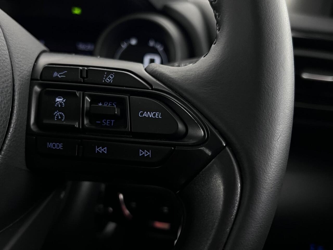 Toyota Yaris thumbnail Misc Controls