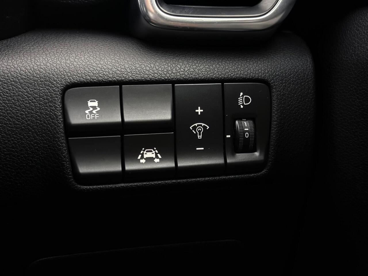 Kia Sportage thumbnail Misc Controls