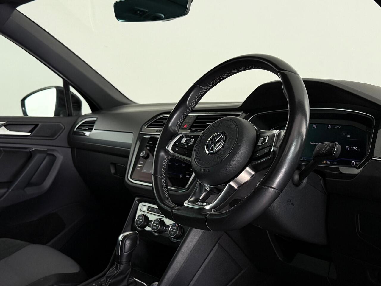 Volkswagen Tiguan thumbnail Interior Front