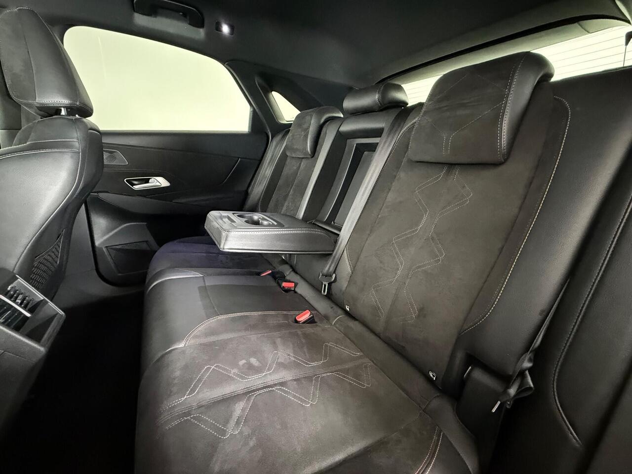 DS AUTOMOBILES DS 7 CROSSBACK thumbnail Seats Rear