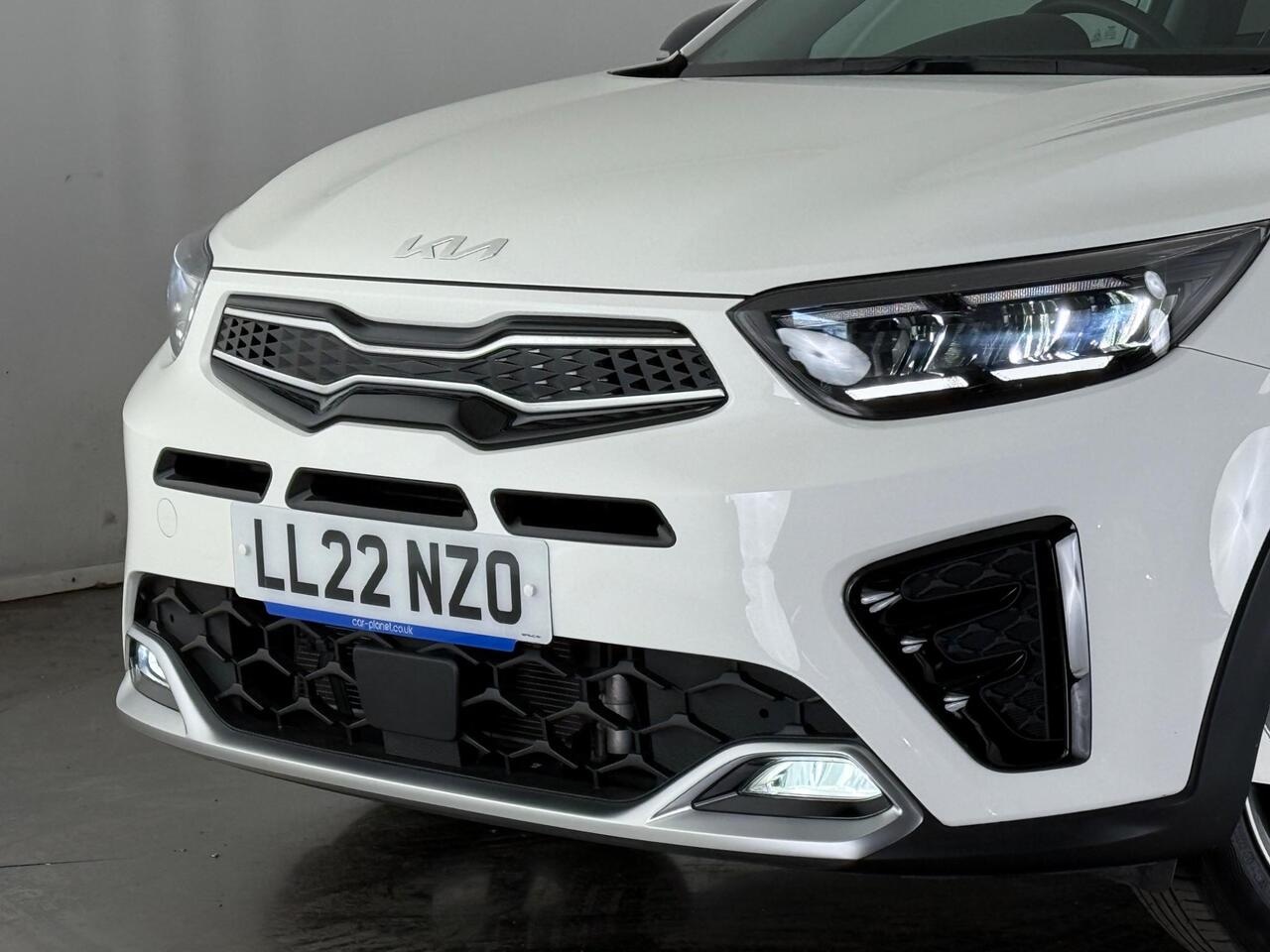 Kia Stonic thumbnail Lights Front