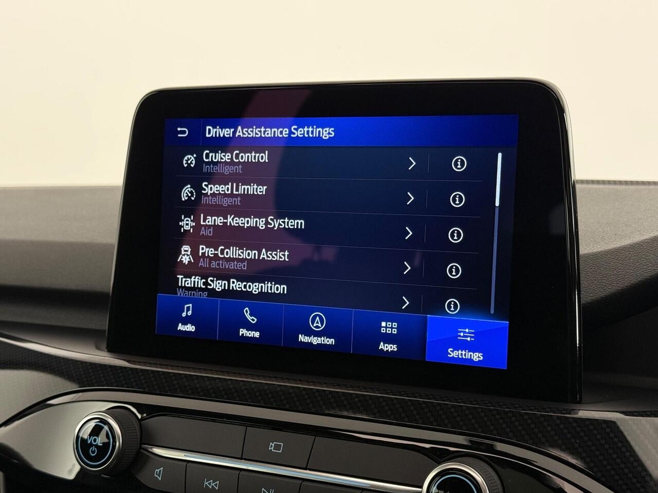 Ford Kuga thumbnail Infotainment System
