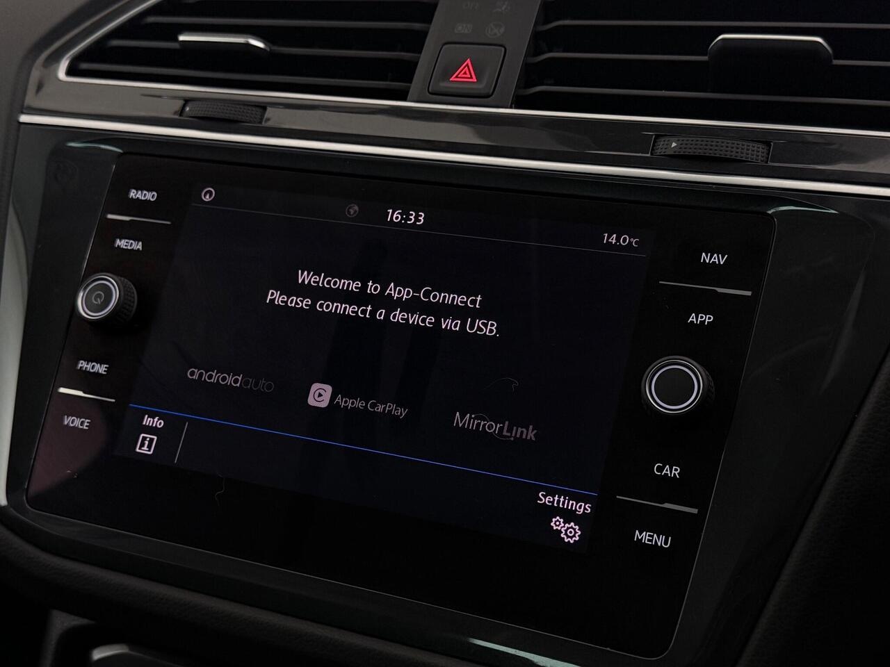 Volkswagen Tiguan thumbnail Infotainment System