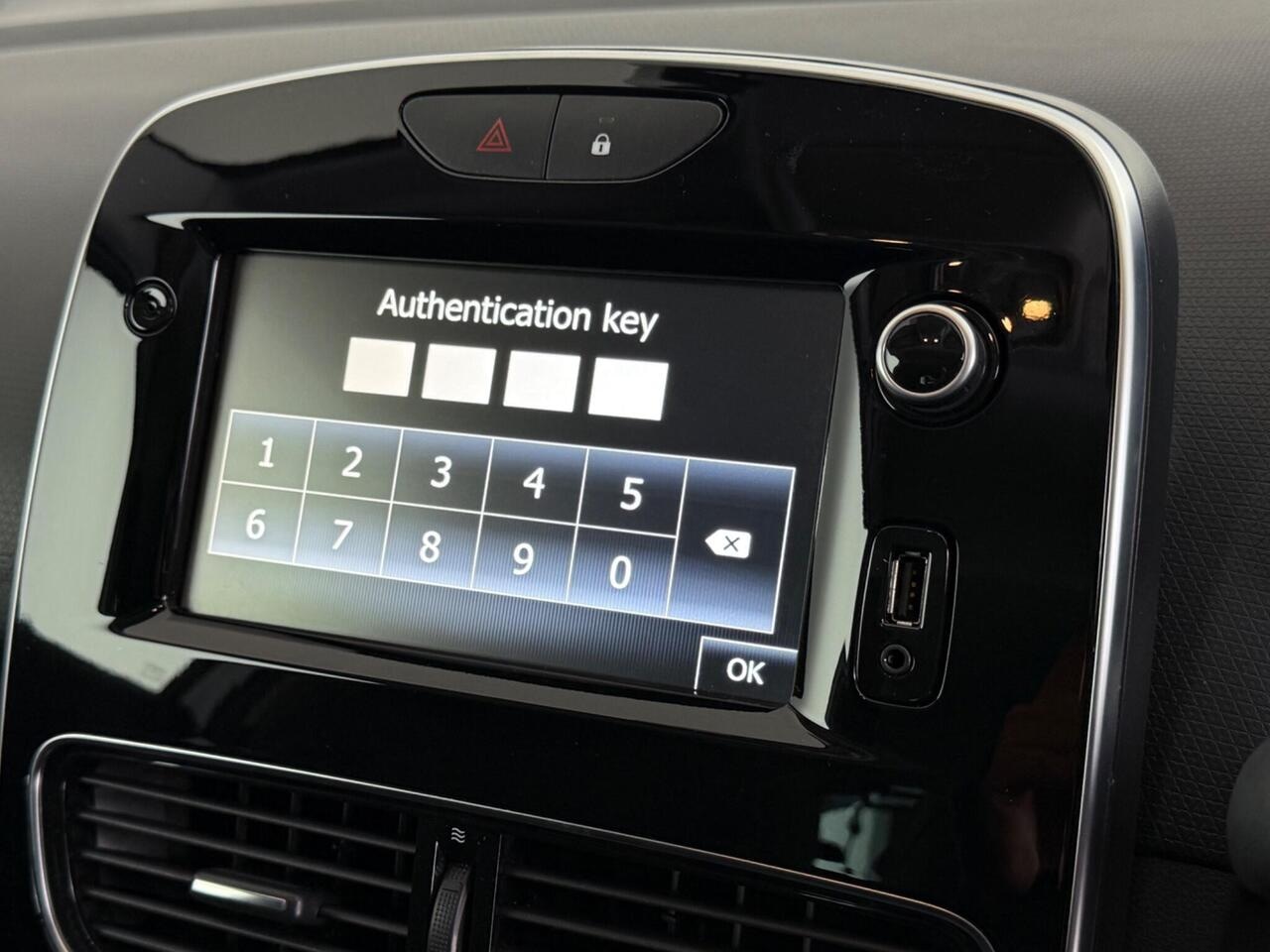 Renault Clio thumbnail Infotainment System