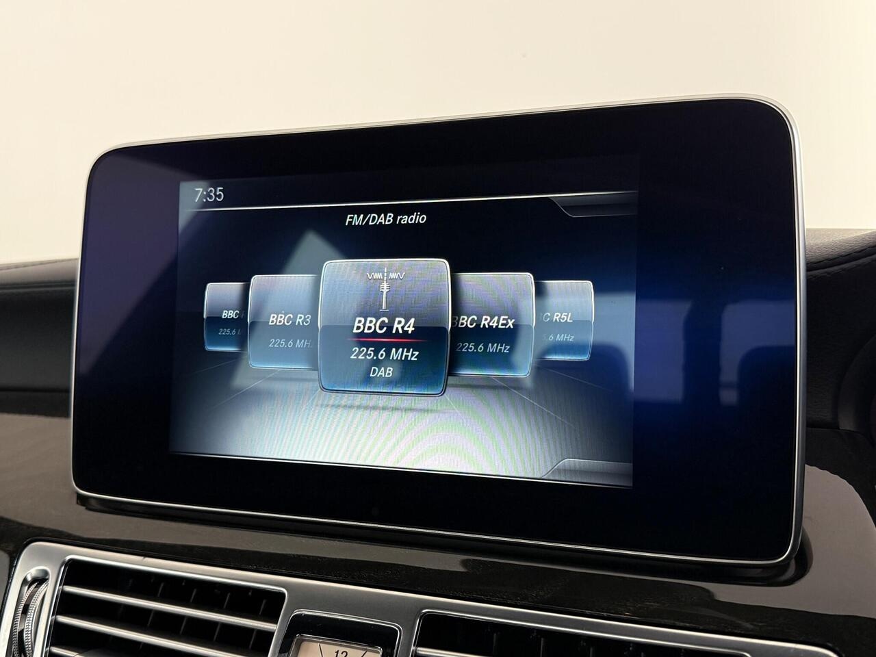 Mercedes-Benz CLS thumbnail Infotainment System
