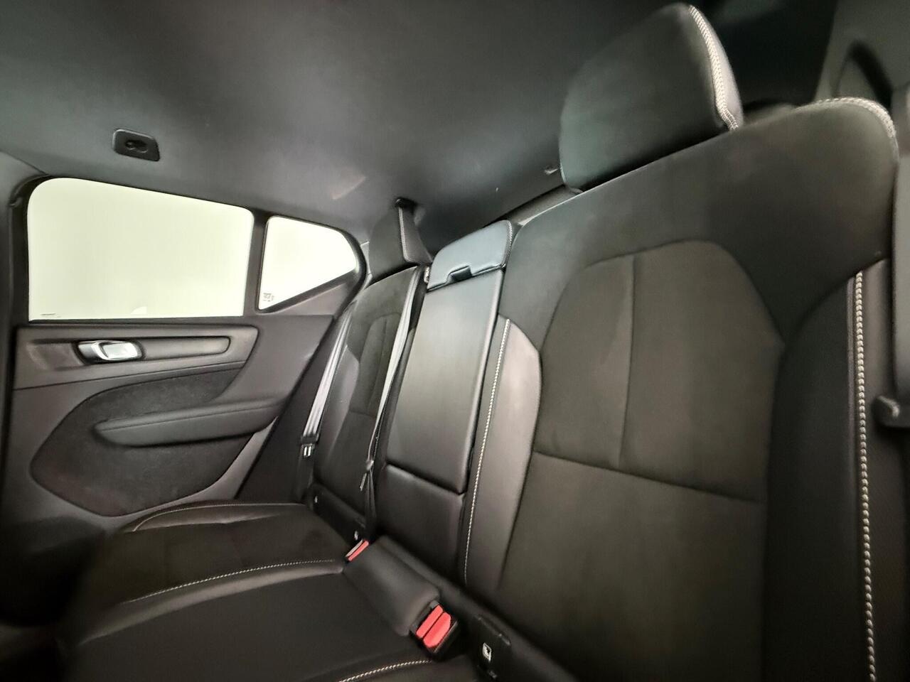 Volvo XC40 thumbnail Seats Rear