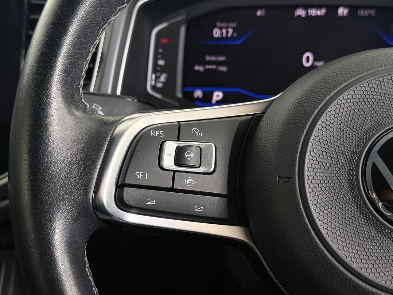 Volkswagen T-Roc thumbnail Misc Controls