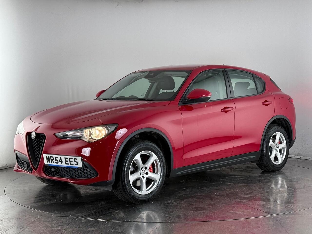 Alfa Romeo Stelvio thumbnail Front Left