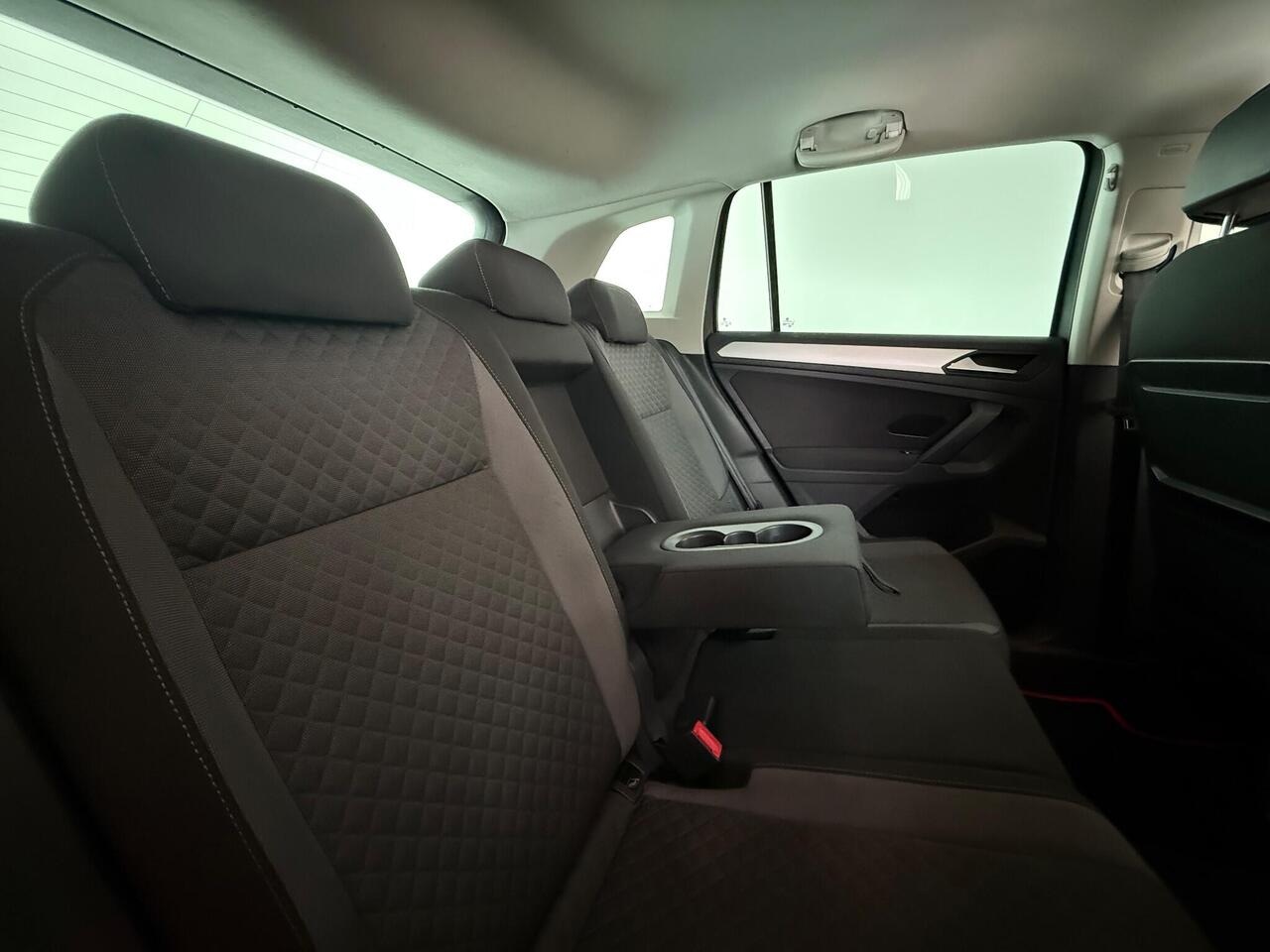 Volkswagen Tiguan thumbnail Seats Rear