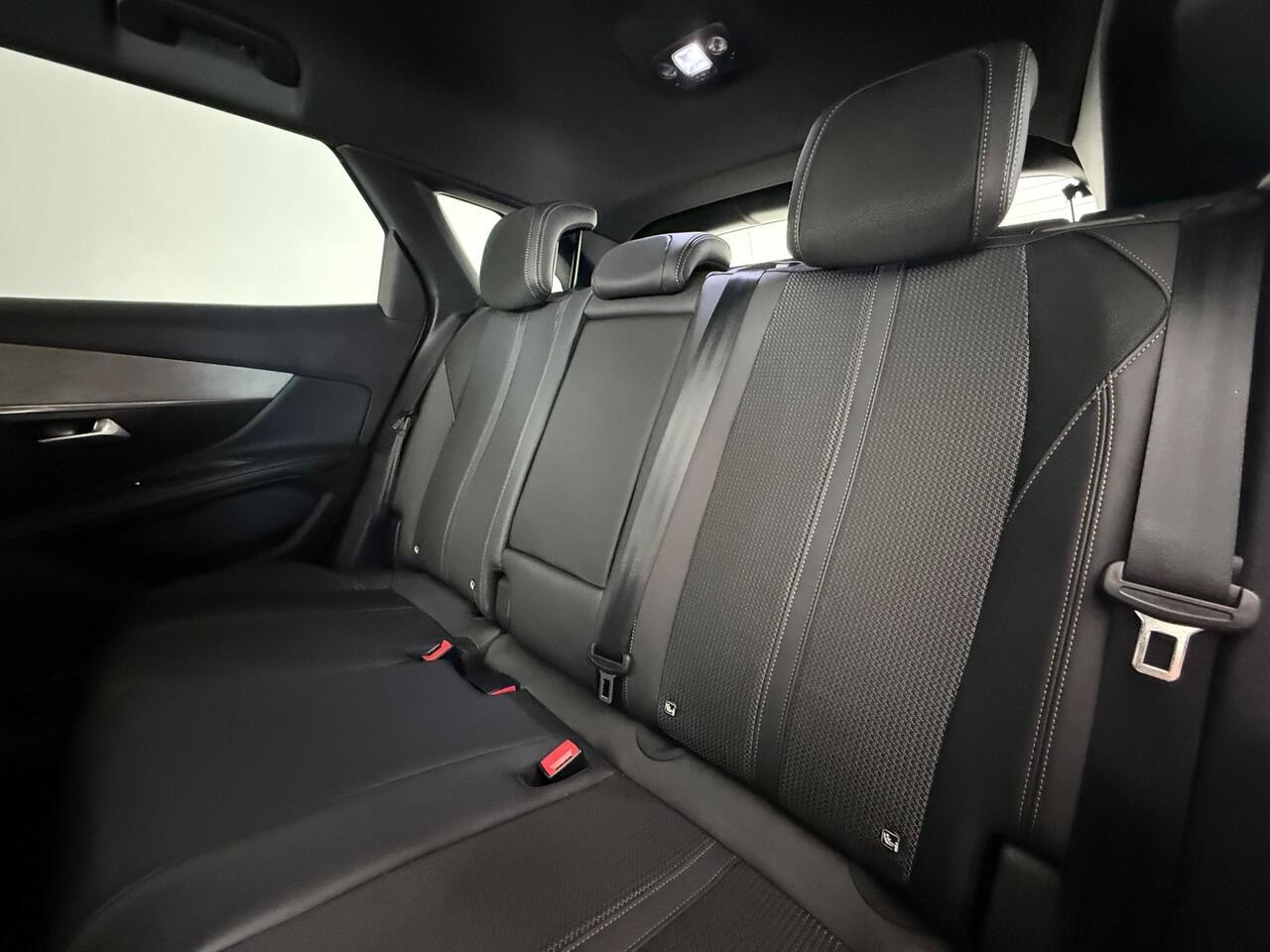 Peugeot 3008 thumbnail Seats Rear