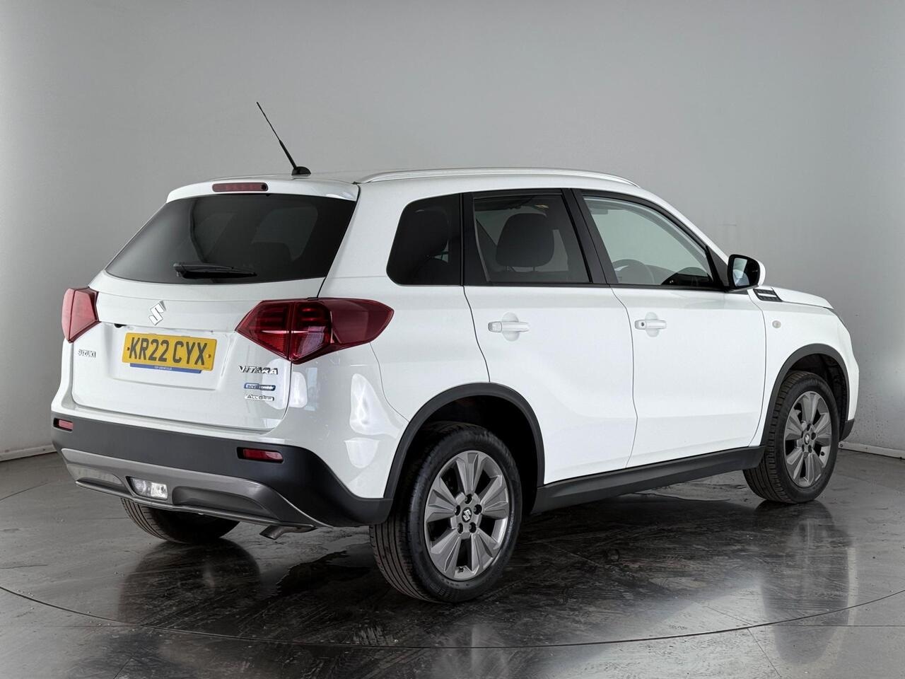 Suzuki Vitara thumbnail Rear Right