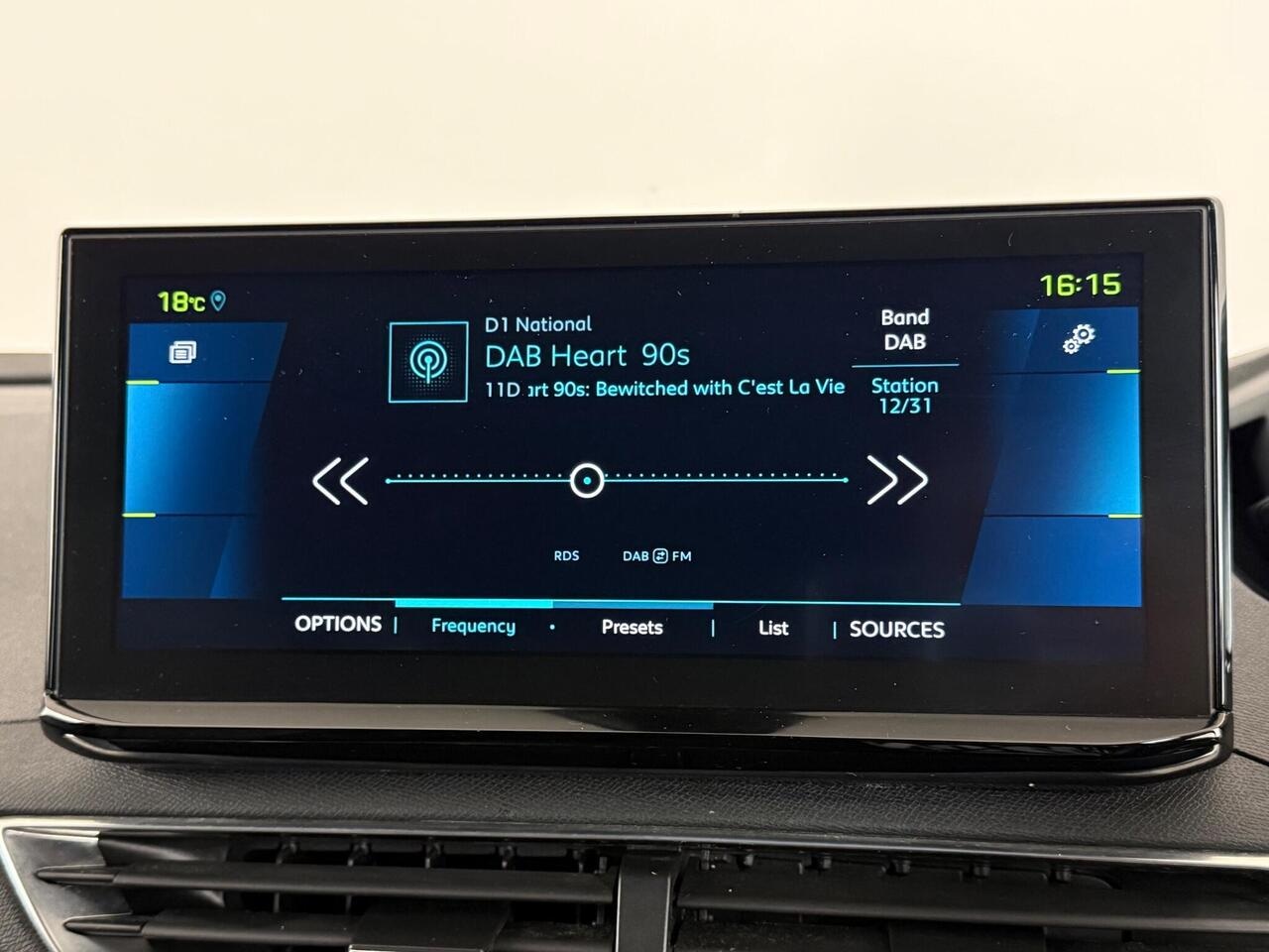 Peugeot 3008 thumbnail Infotainment System