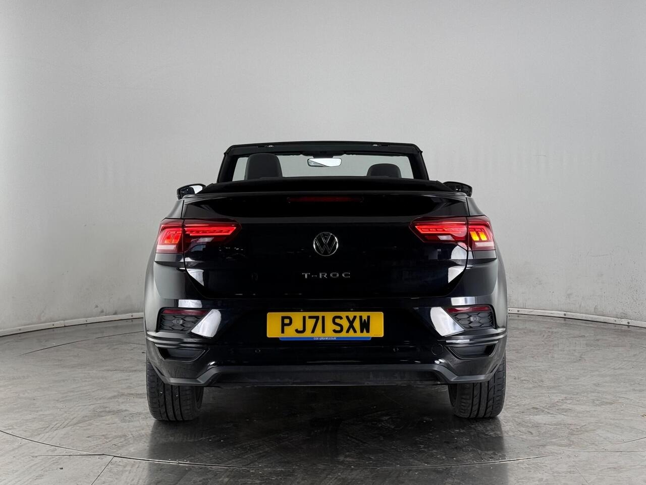 Volkswagen T-Roc thumbnail Rear