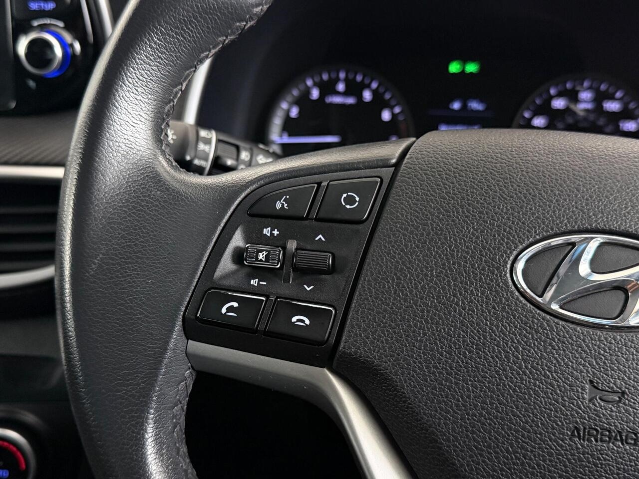 Hyundai TUCSON thumbnail Misc Controls