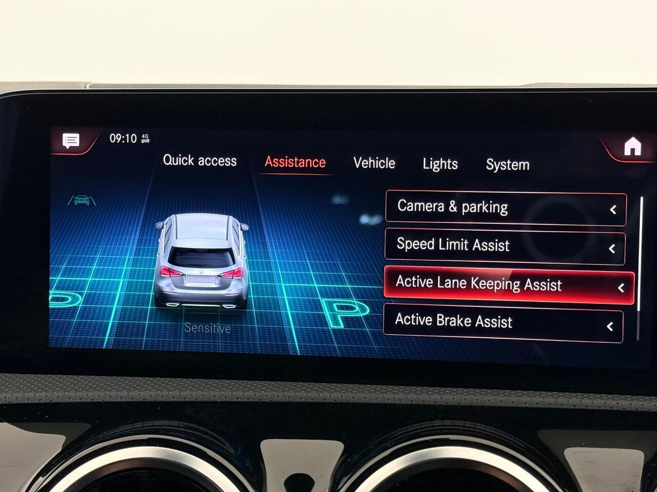 Mercedes-Benz A Class thumbnail Infotainment System