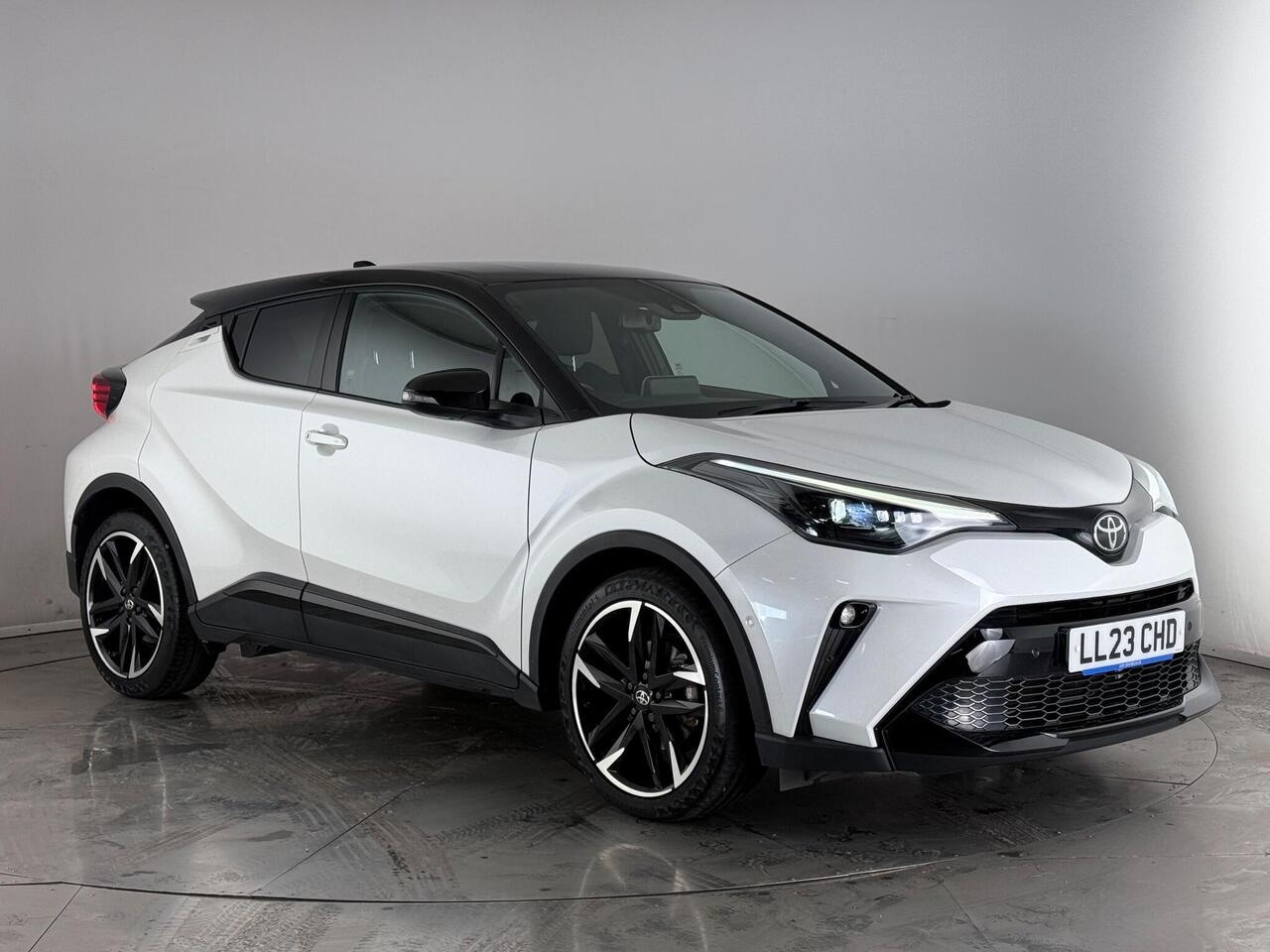 Toyota C-HR thumbnail Front Right