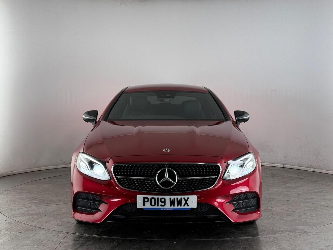 Mercedes-Benz E Class thumbnail Front