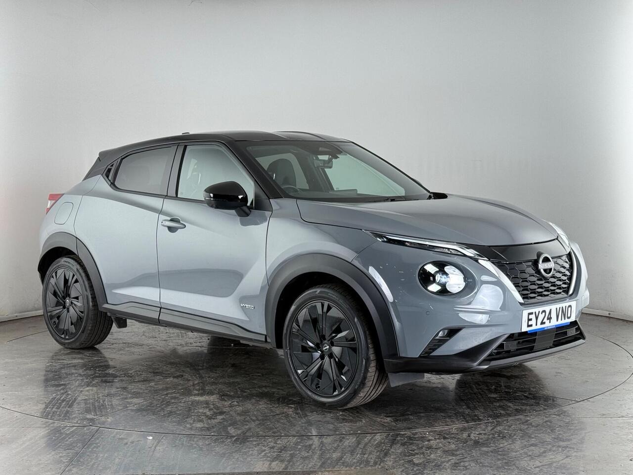 Nissan Juke thumbnail Front Right