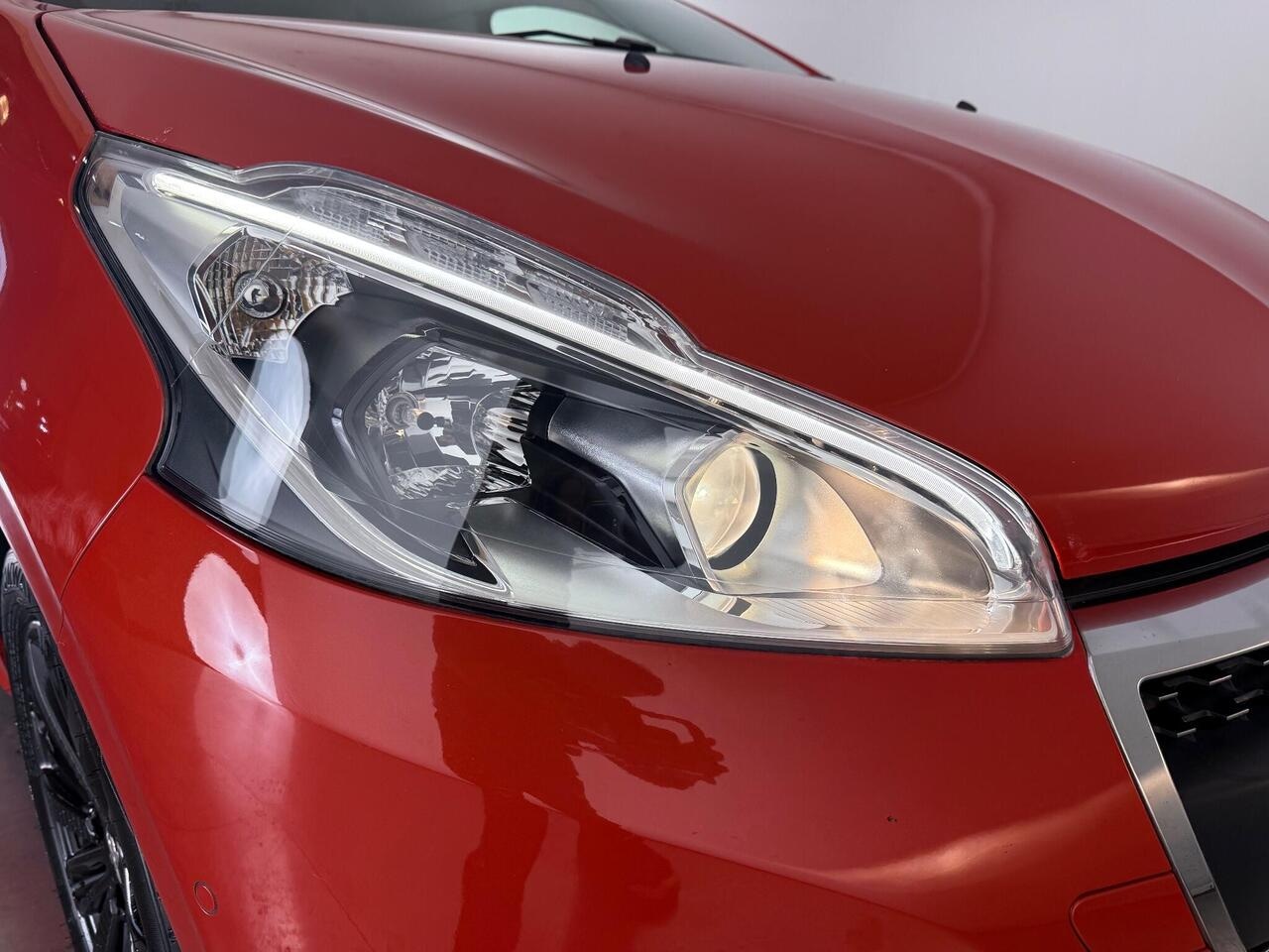 Peugeot 208 thumbnail Lights Front