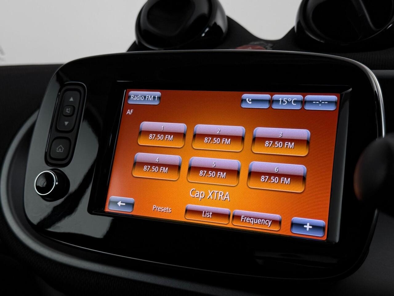 Smart fortwo thumbnail Infotainment System