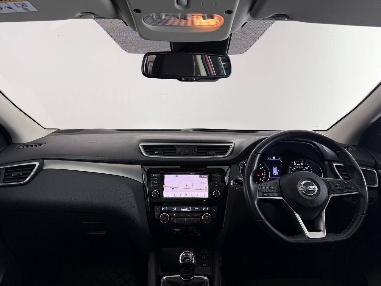 Nissan Qashqai thumbnail Interior Front