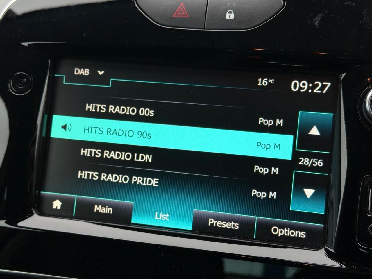 Renault Clio thumbnail Infotainment System
