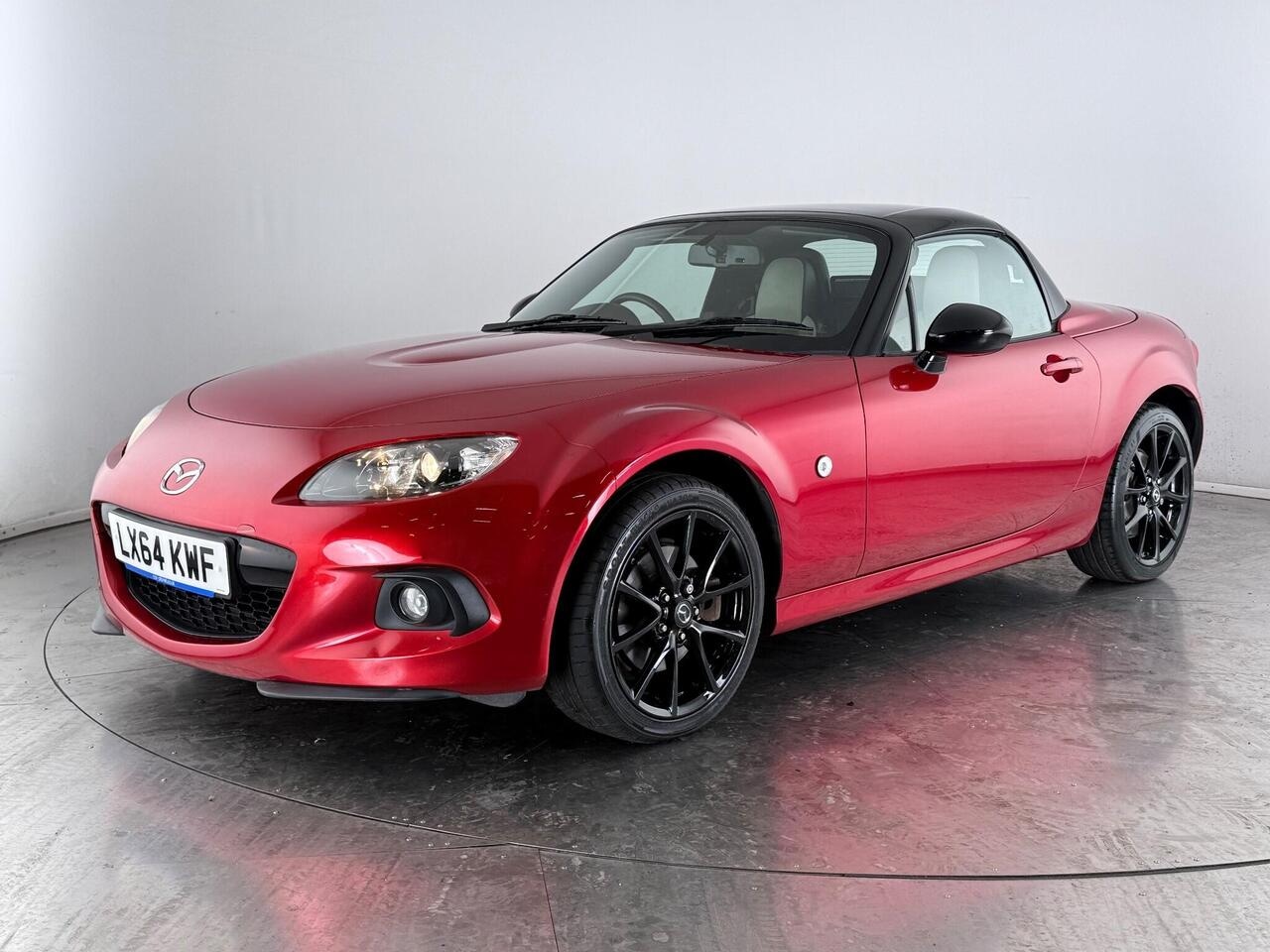 Mazda MX-5 thumbnail Front Left