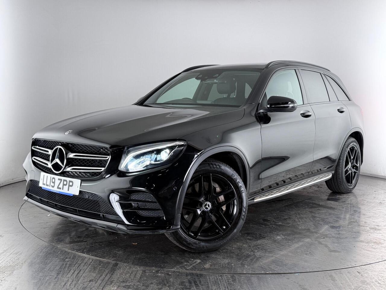 Mercedes-Benz GLC thumbnail Front Left