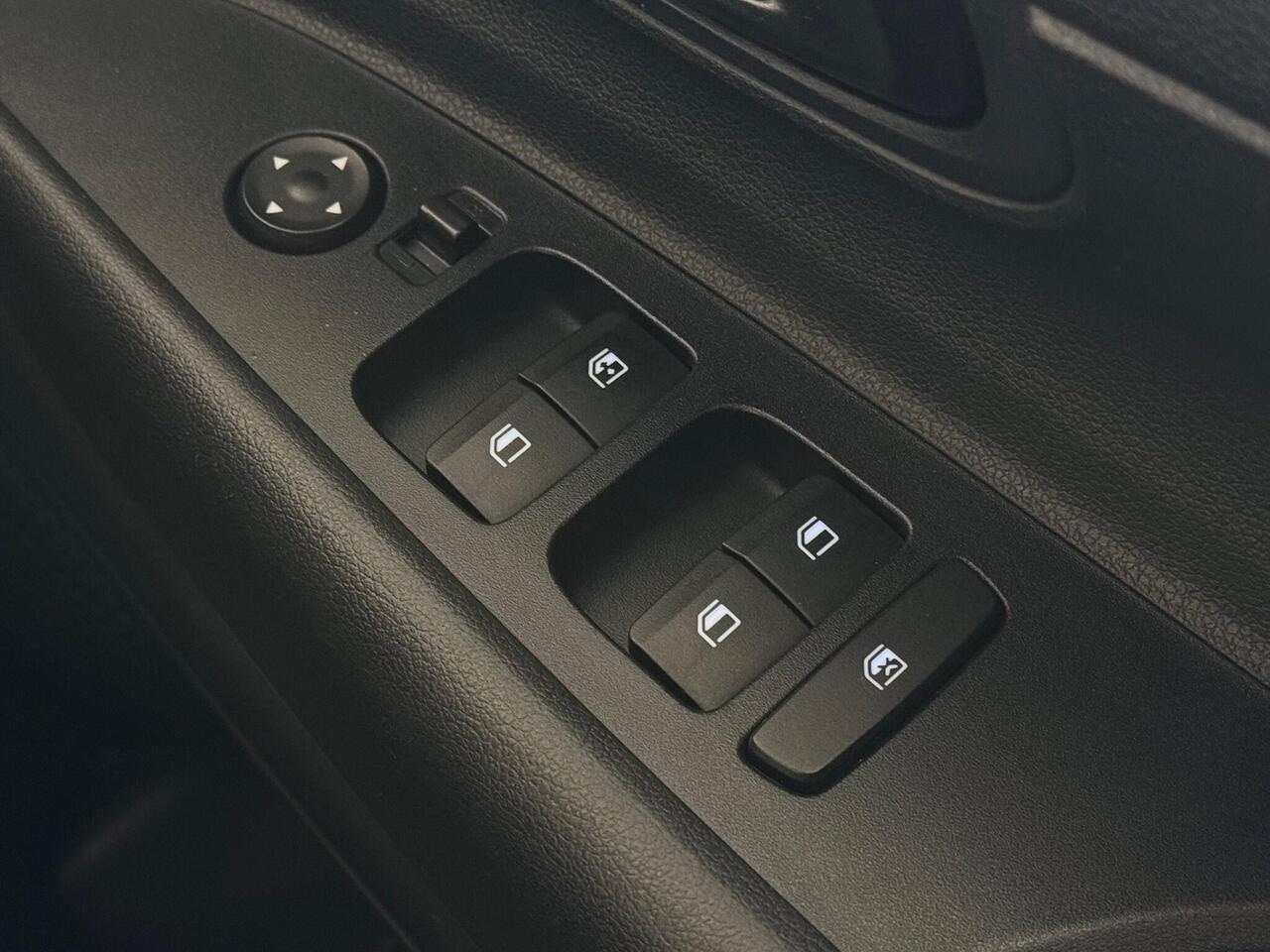 Hyundai i20 thumbnail Misc Controls