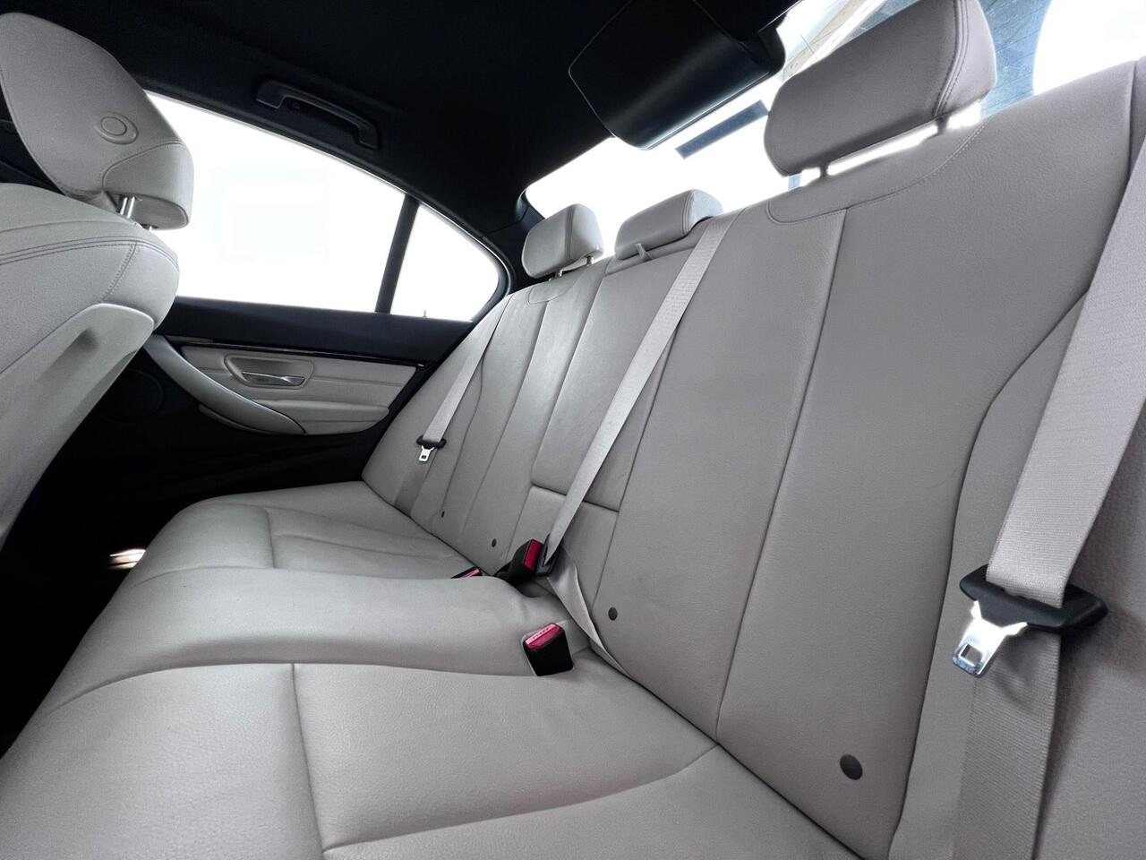BMW 3 Series thumbnail Seats Rear