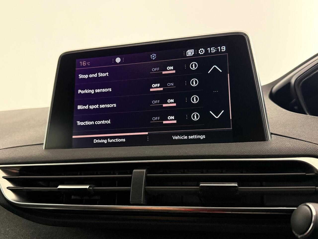 Peugeot 3008 thumbnail Infotainment System
